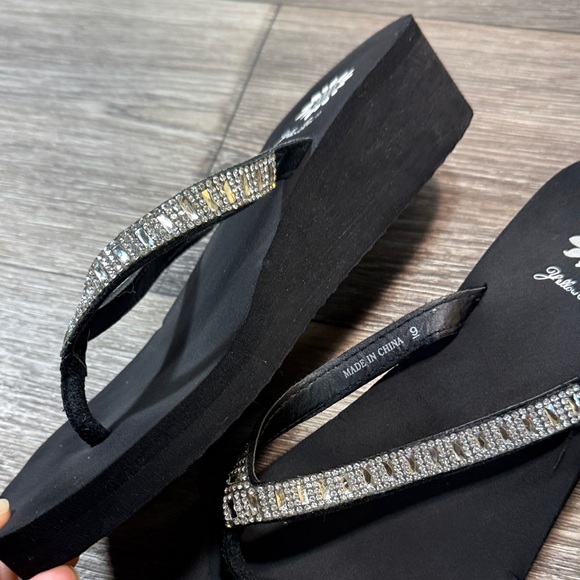 Yellow box Black Flip Flops woman’s 9 (s54) - Picture 4 of 6